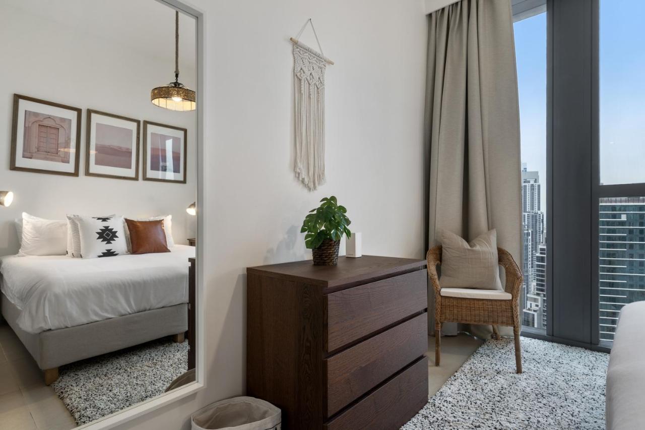 Breathtaking City Views From Dt Apt With Terrace Dubai Exterior photo